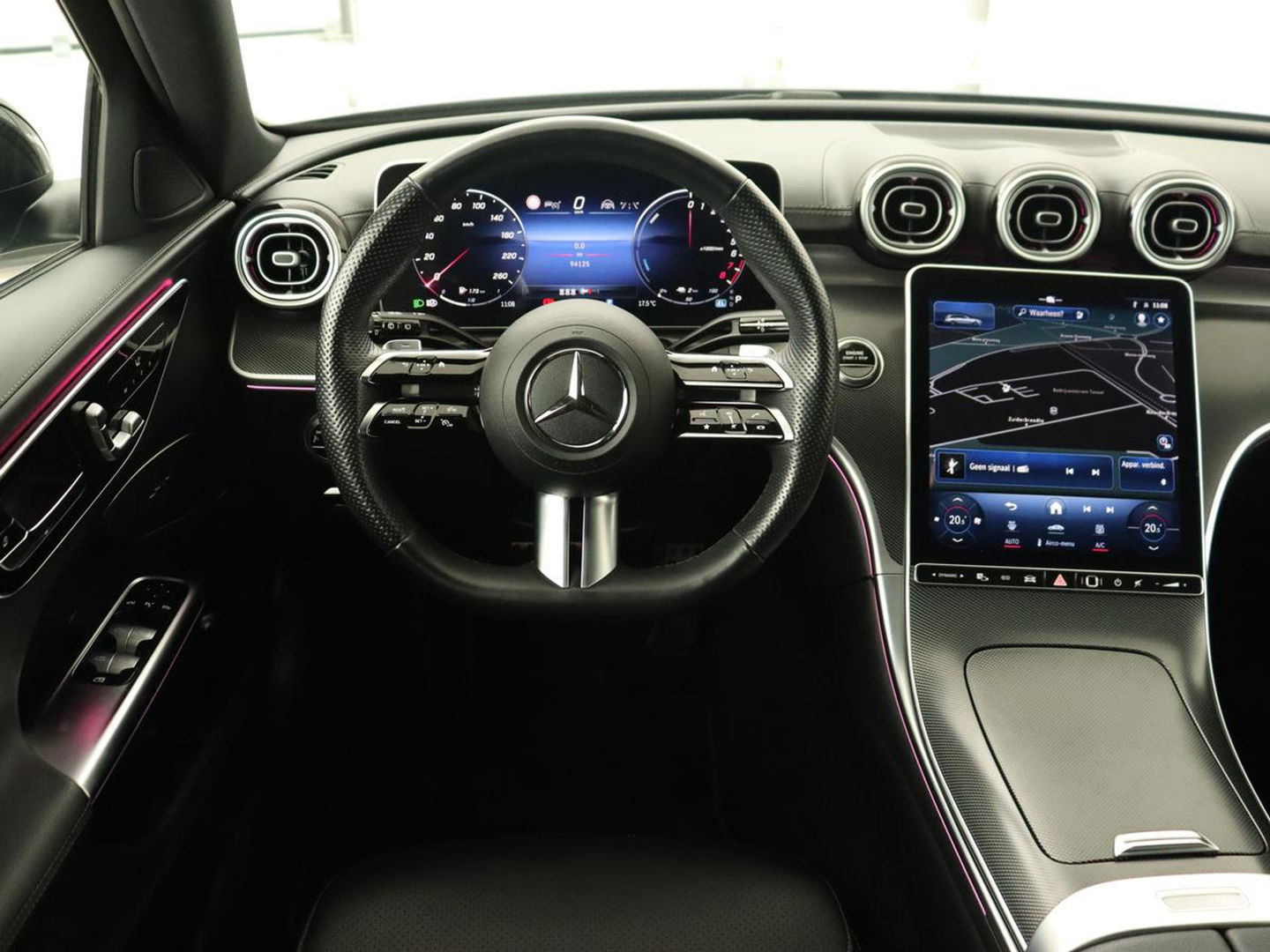 Mercedes-Benz C-Klasse 300 e AMG Line | Panoramadak | Wegklapbare trekhaak | Sfeerverlichting | Elektrische stoelen | Stoelverwarming | 360 Camera | Leder | Memory | Carplay
