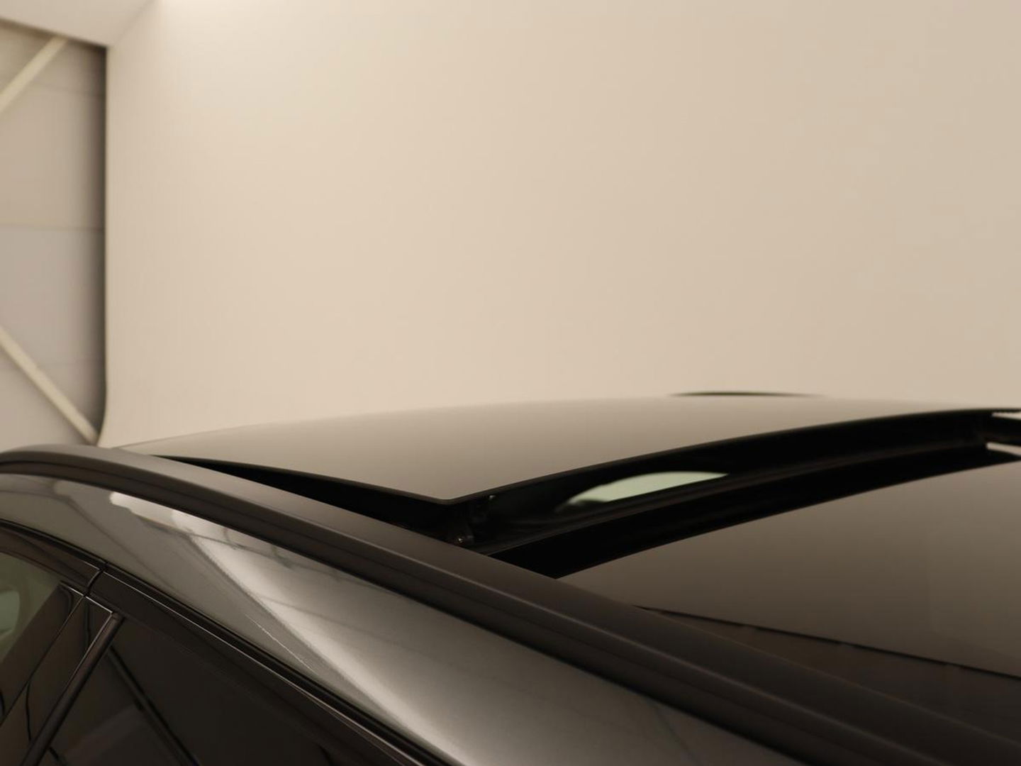 Mercedes-Benz C-Klasse 300 e AMG Line | Panoramadak | Wegklapbare trekhaak | Sfeerverlichting | Elektrische stoelen | Stoelverwarming | 360 Camera | Leder | Memory | Carplay