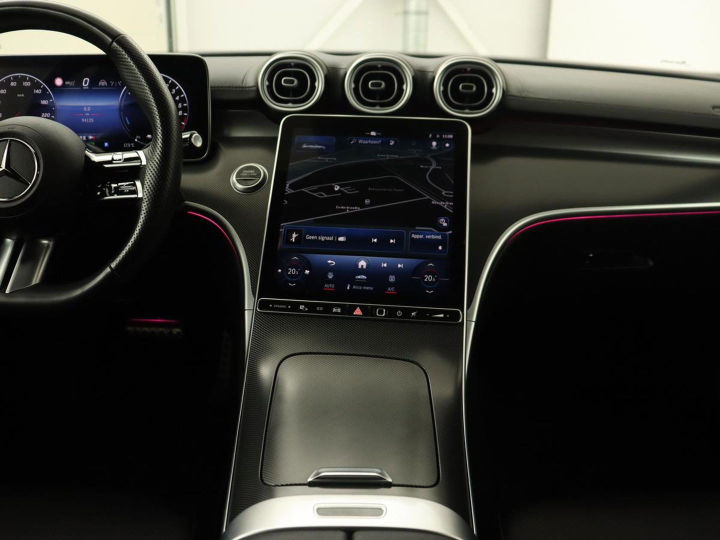Mercedes-Benz C-Klasse 300 e AMG Line | Panoramadak | Wegklapbare trekhaak | Sfeerverlichting | Elektrische stoelen | Stoelverwarming | 360 Camera | Leder | Memory | Carplay