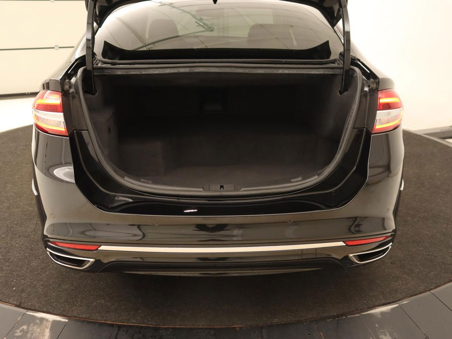 Ford Mondeo 2.0 IVCT HEV Vignale | Leder | Stoelverwarming | LED | LMV 18 inch | Navigatie | Carplay | Elektrische stoelen | Camera