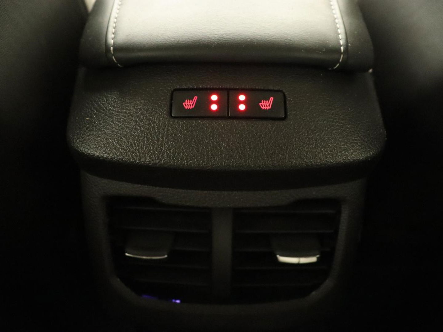 Ford Mondeo 2.0 IVCT HEV Vignale | Leder | Stoelverwarming | LED | LMV 18 inch | Navigatie | Carplay | Elektrische stoelen | Camera