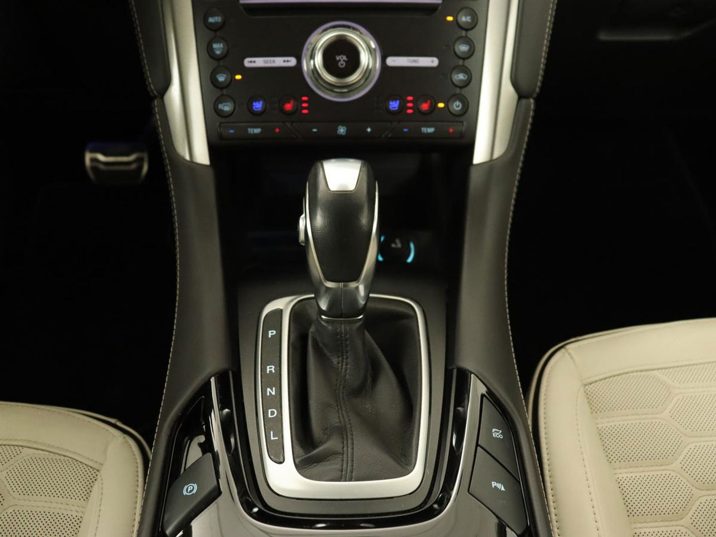 Ford Mondeo 2.0 IVCT HEV Vignale | Leder | Stoelverwarming | LED | LMV 18 inch | Navigatie | Carplay | Elektrische stoelen | Camera