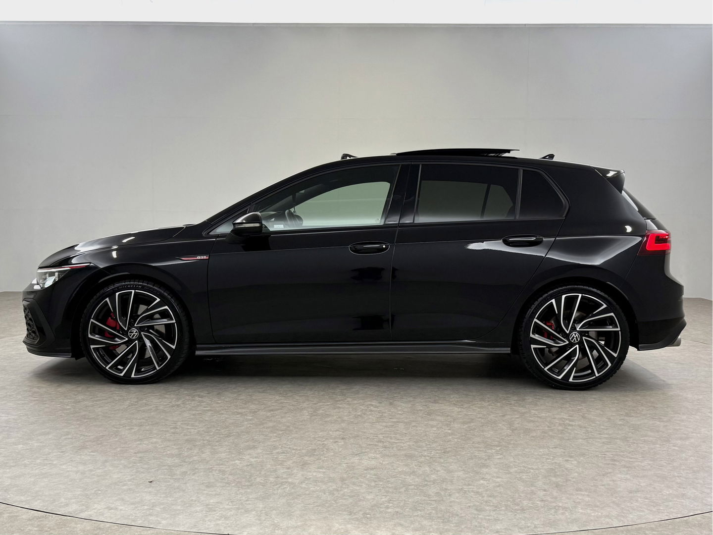 Volkswagen Golf 2.0 TSI GTI 245PK | Pano | Sfeerverl. | H/K | IQ-Light | Virtual | Carplay | Camera | Adaptive Cruise | Stoel/Stuurverw.