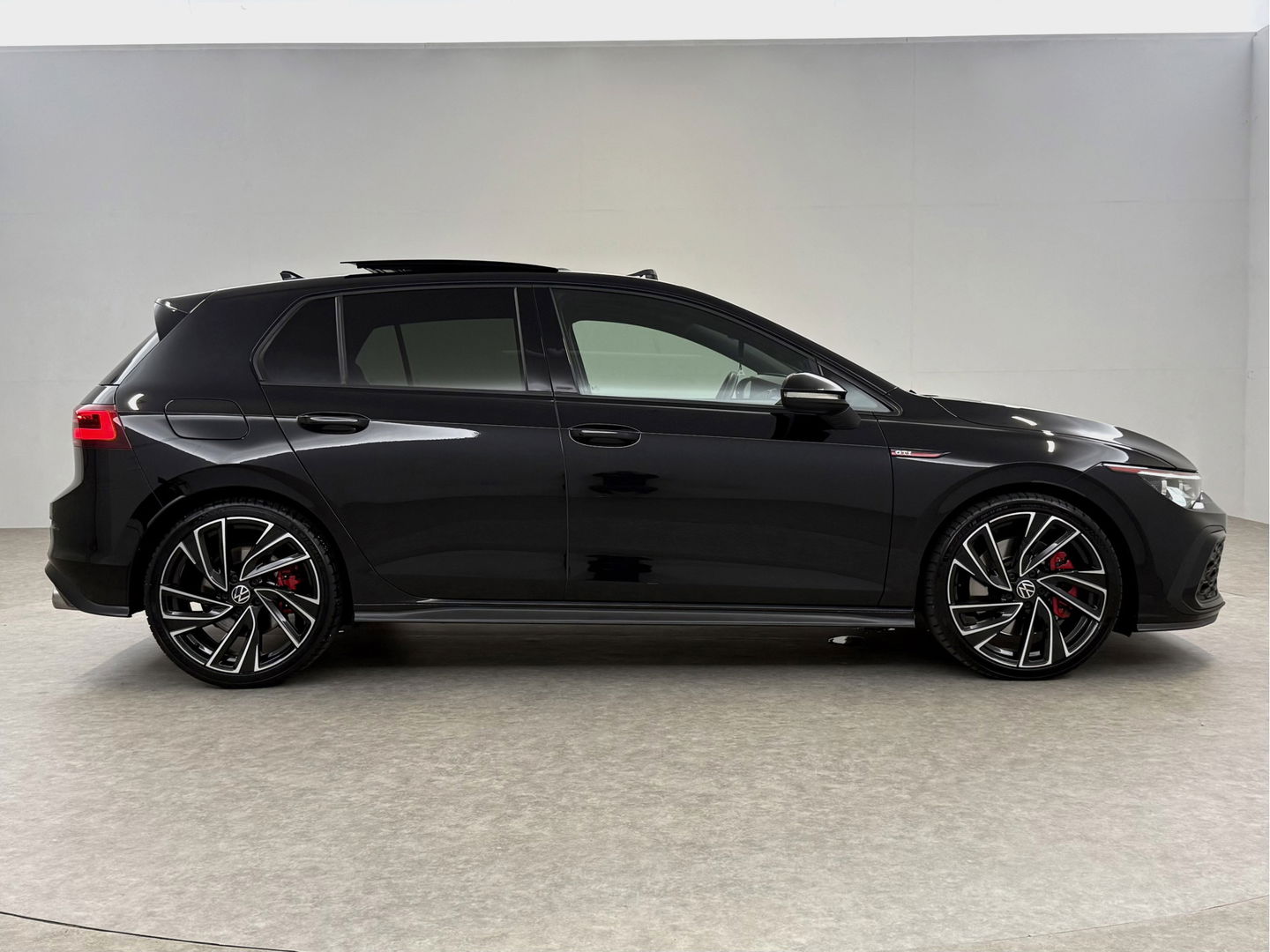 Volkswagen Golf 2.0 TSI GTI 245PK | Pano | Sfeerverl. | H/K | IQ-Light | Virtual | Carplay | Camera | Adaptive Cruise | Stoel/Stuurverw.