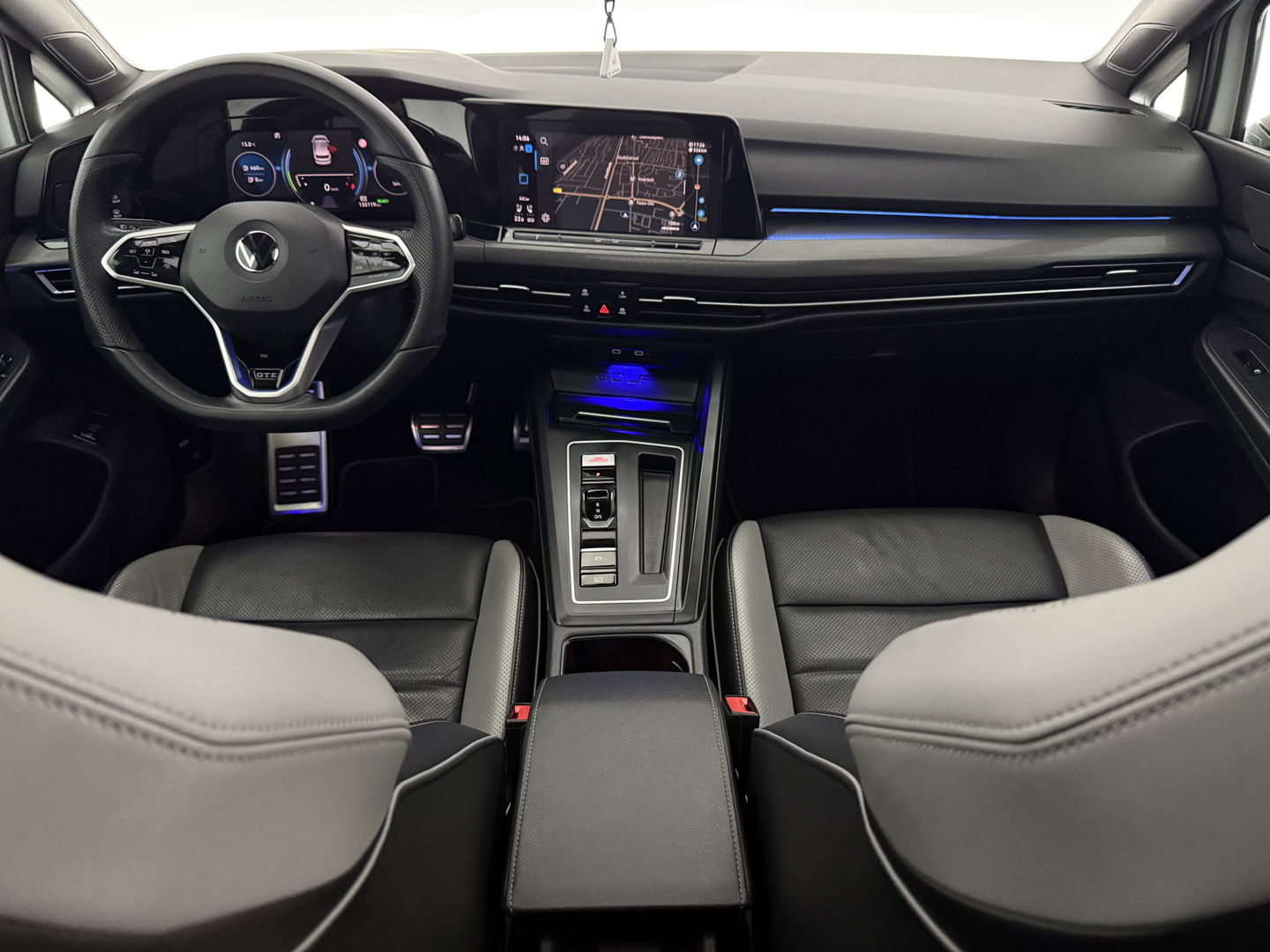 Volkswagen Golf 1.4 eHybrid GTE | 245PK | Pano | Sfeerverl. | Virtual | IQ-Light | Memory | Carplay | Trekh. | NAP
