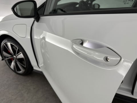 Volkswagen Golf 1.4 eHybrid GTE | 245PK | Pano | Sfeerverl. | Virtual | IQ-Light | Memory | Carplay | Trekh. | NAP