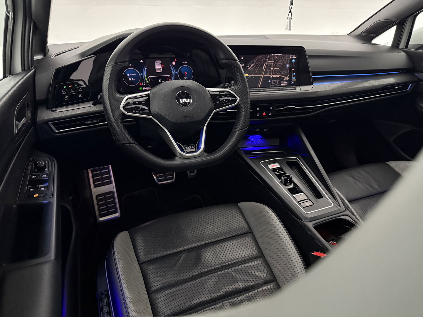 Volkswagen Golf 1.4 eHybrid GTE | 245PK | Pano | Sfeerverl. | Virtual | IQ-Light | Memory | Carplay | Trekh. | NAP