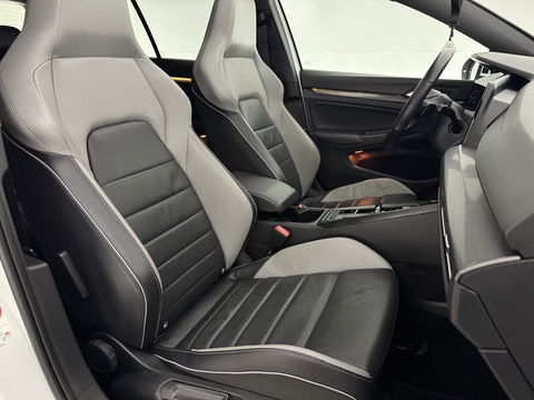 Volkswagen Golf 1.4 eHybrid GTE | 245PK | Pano | Sfeerverl. | Virtual | IQ-Light | Memory | Carplay | Trekh. | NAP
