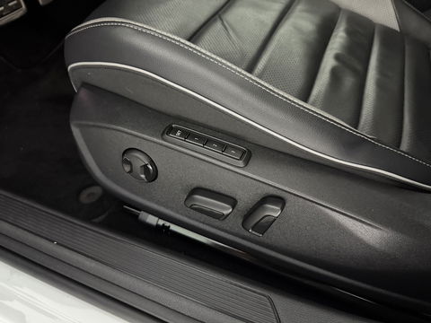 Volkswagen Golf 1.4 eHybrid GTE | 245PK | Pano | Sfeerverl. | Virtual | IQ-Light | Memory | Carplay | Trekh. | NAP