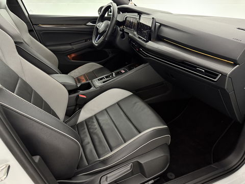 Volkswagen Golf 1.4 eHybrid GTE | 245PK | Pano | Sfeerverl. | Virtual | IQ-Light | Memory | Carplay | Trekh. | NAP