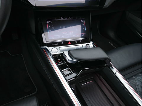 Audi e-tron 55 quattro advanced 95 kWh [3-Fase] {SOH-92%} *PANO | LUXURY-LEATHER | FULL-LED | BANG&OLUFSEN | ADAPTIVE-CRUISE | MEMORY-PACK | BLIND-SPOT | TOP-VIEW | SPORT/HEATED-SEATS | KEYLESS | DAB+ | ECC | PDC | 22''ALU*