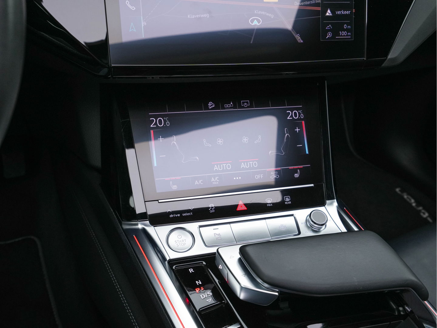 Audi e-tron 55 quattro advanced 95 kWh [3-Fase] {SOH-92%} *PANO | LUXURY-LEATHER | FULL-LED | BANG&OLUFSEN | ADAPTIVE-CRUISE | MEMORY-PACK | BLIND-SPOT | TOP-VIEW | SPORT/HEATED-SEATS | KEYLESS | DAB+ | ECC | PDC | 22''ALU*