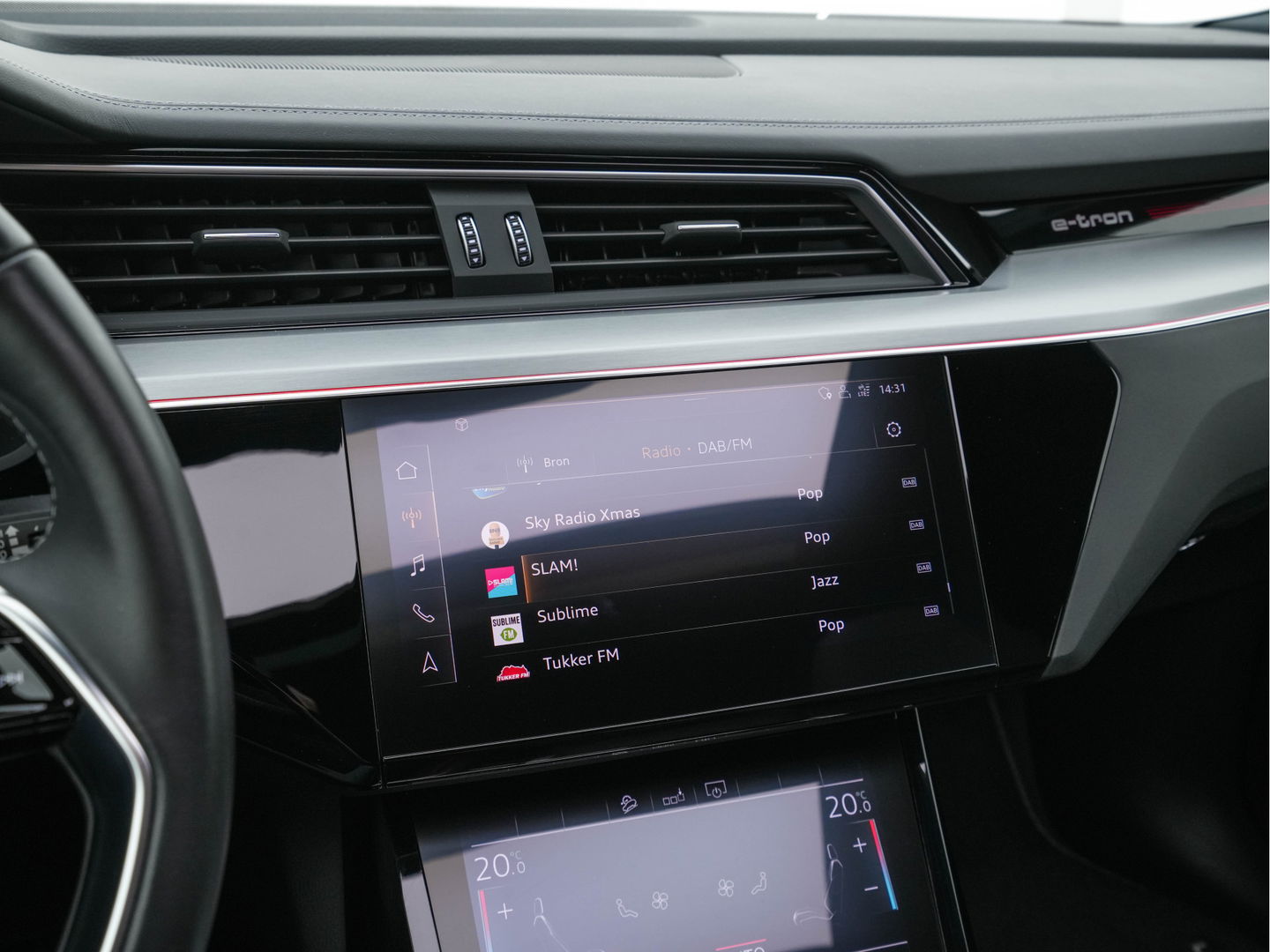Audi e-tron 55 quattro advanced 95 kWh [3-Fase] {SOH-92%} *PANO | LUXURY-LEATHER | FULL-LED | BANG&OLUFSEN | ADAPTIVE-CRUISE | MEMORY-PACK | BLIND-SPOT | TOP-VIEW | SPORT/HEATED-SEATS | KEYLESS | DAB+ | ECC | PDC | 22''ALU*