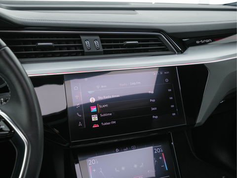 Audi e-tron 55 quattro advanced 95 kWh [3-Fase] {SOH-92%} *PANO | LUXURY-LEATHER | FULL-LED | BANG&OLUFSEN | ADAPTIVE-CRUISE | MEMORY-PACK | BLIND-SPOT | TOP-VIEW | SPORT/HEATED-SEATS | KEYLESS | DAB+ | ECC | PDC | 22''ALU*