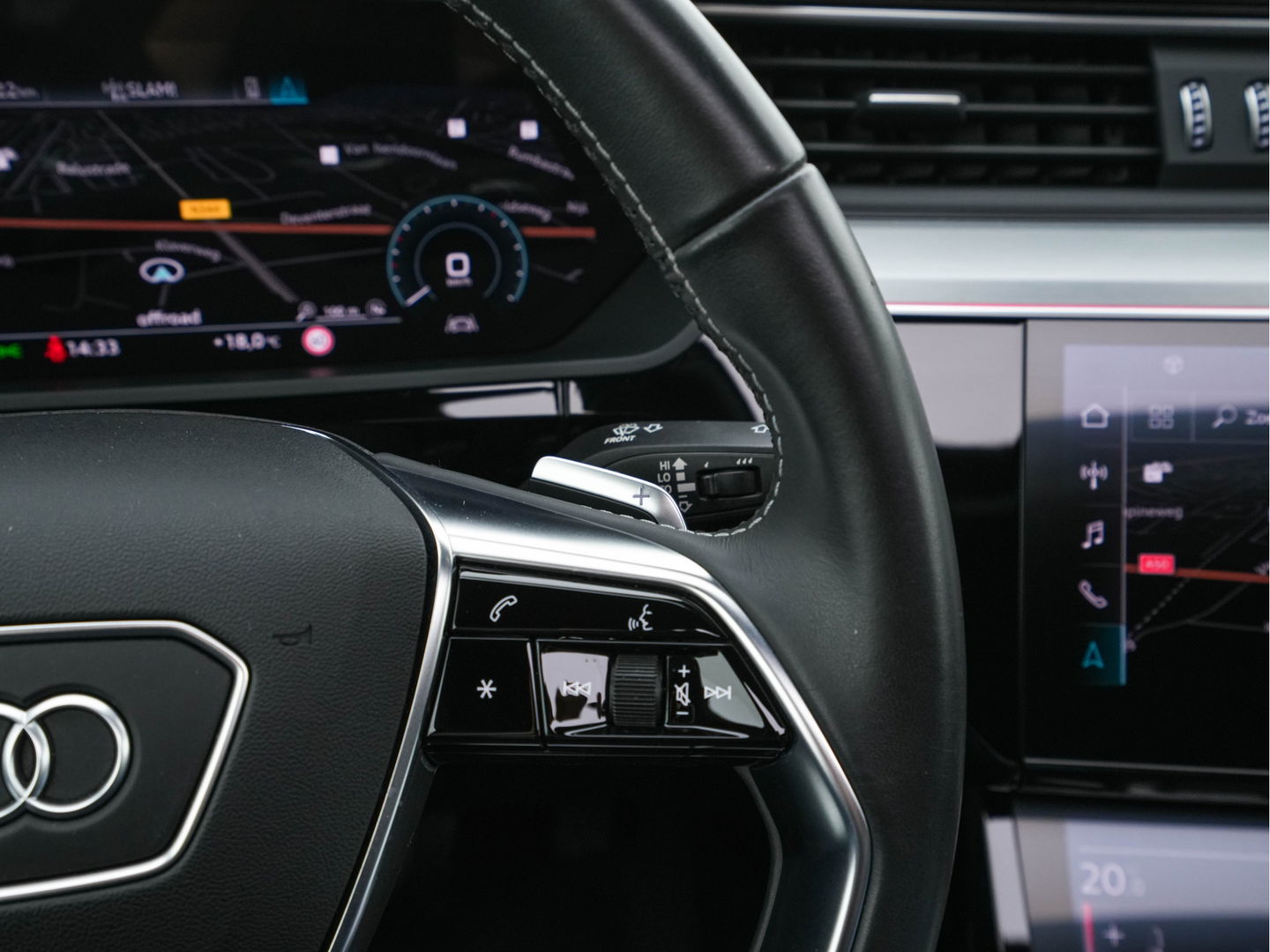 Audi e-tron 55 quattro advanced 95 kWh [3-Fase] {SOH-92%} *PANO | LUXURY-LEATHER | FULL-LED | BANG&OLUFSEN | ADAPTIVE-CRUISE | MEMORY-PACK | BLIND-SPOT | TOP-VIEW | SPORT/HEATED-SEATS | KEYLESS | DAB+ | ECC | PDC | 22''ALU*