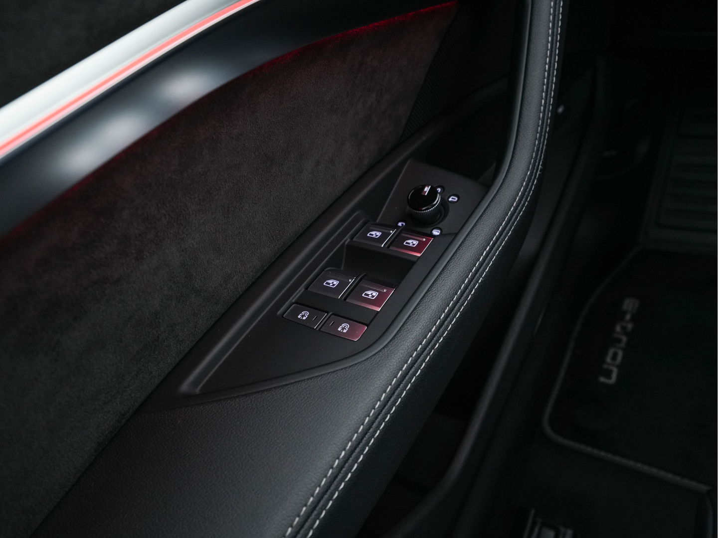 Audi e-tron 55 quattro advanced 95 kWh [3-Fase] {SOH-92%} *PANO | LUXURY-LEATHER | FULL-LED | BANG&OLUFSEN | ADAPTIVE-CRUISE | MEMORY-PACK | BLIND-SPOT | TOP-VIEW | SPORT/HEATED-SEATS | KEYLESS | DAB+ | ECC | PDC | 22''ALU*