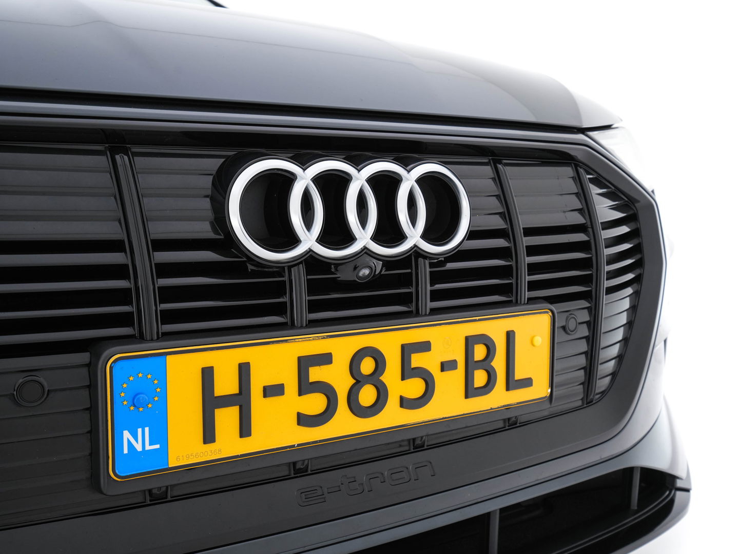 Audi e-tron 55 quattro advanced 95 kWh [3-Fase] {SOH-92%} *PANO | LUXURY-LEATHER | FULL-LED | BANG&OLUFSEN | ADAPTIVE-CRUISE | MEMORY-PACK | BLIND-SPOT | TOP-VIEW | SPORT/HEATED-SEATS | KEYLESS | DAB+ | ECC | PDC | 22''ALU*