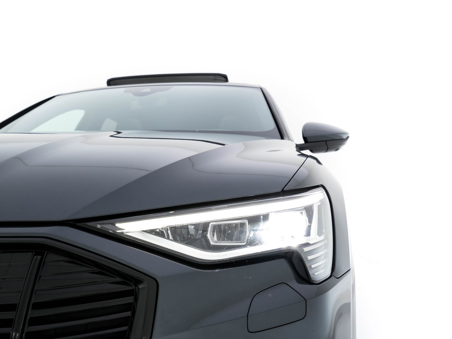 Audi e-tron 55 quattro advanced 95 kWh [3-Fase] {SOH-92%} *PANO | LUXURY-LEATHER | FULL-LED | BANG&OLUFSEN | ADAPTIVE-CRUISE | MEMORY-PACK | BLIND-SPOT | TOP-VIEW | SPORT/HEATED-SEATS | KEYLESS | DAB+ | ECC | PDC | 22''ALU*
