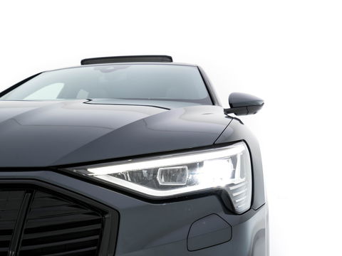 Audi e-tron 55 quattro advanced 95 kWh [3-Fase] {SOH-92%} *PANO | LUXURY-LEATHER | FULL-LED | BANG&OLUFSEN | ADAPTIVE-CRUISE | MEMORY-PACK | BLIND-SPOT | TOP-VIEW | SPORT/HEATED-SEATS | KEYLESS | DAB+ | ECC | PDC | 22''ALU*