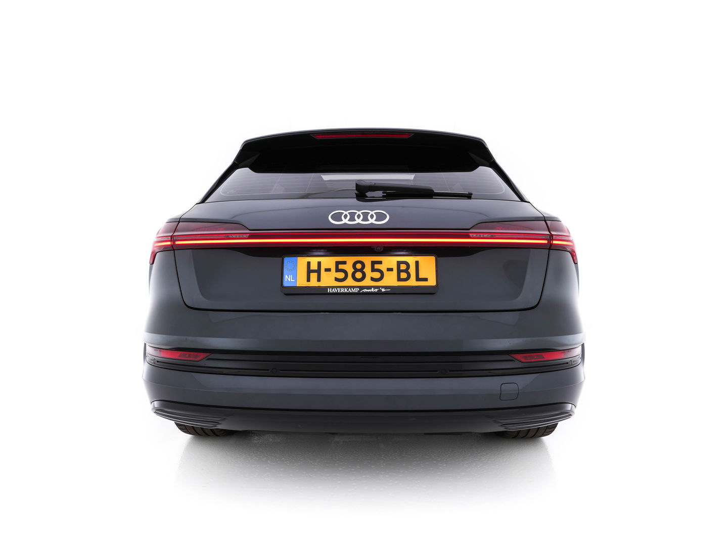 Audi e-tron 55 quattro advanced 95 kWh [3-Fase] {SOH-92%} *PANO | LUXURY-LEATHER | FULL-LED | BANG&OLUFSEN | ADAPTIVE-CRUISE | MEMORY-PACK | BLIND-SPOT | TOP-VIEW | SPORT/HEATED-SEATS | KEYLESS | DAB+ | ECC | PDC | 22''ALU*