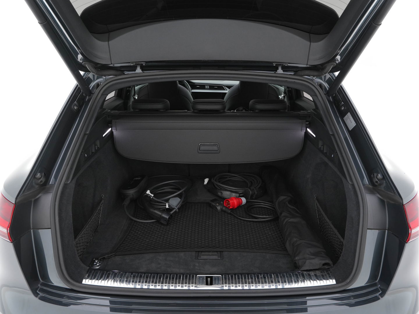 Audi e-tron 55 quattro advanced 95 kWh [3-Fase] {SOH-92%} *PANO | LUXURY-LEATHER | FULL-LED | BANG&OLUFSEN | ADAPTIVE-CRUISE | MEMORY-PACK | BLIND-SPOT | TOP-VIEW | SPORT/HEATED-SEATS | KEYLESS | DAB+ | ECC | PDC | 22''ALU*