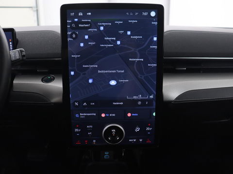 Ford Mustang Mach-E Extended RWD 98 kWh | Leder | Stoelverwarming | Adaptive cruise | Camera | Carplay | Keyless | Stuurverwarming