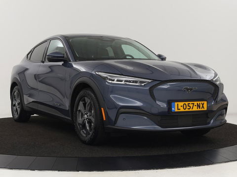 Ford Mustang Mach-E Extended RWD 98 kWh | Leder | Stoelverwarming | Adaptive cruise | Camera | Carplay | Keyless | Stuurverwarming
