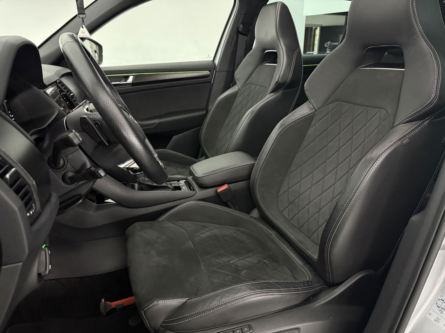 Škoda Kodiaq 1.5 TSI 150PK Sportline Business 7p | Pano | Sfeer | Virtual | Carplay | Trekh. | Camera | Stoel/stuurverw. | Adaptive Cruise | NAP
