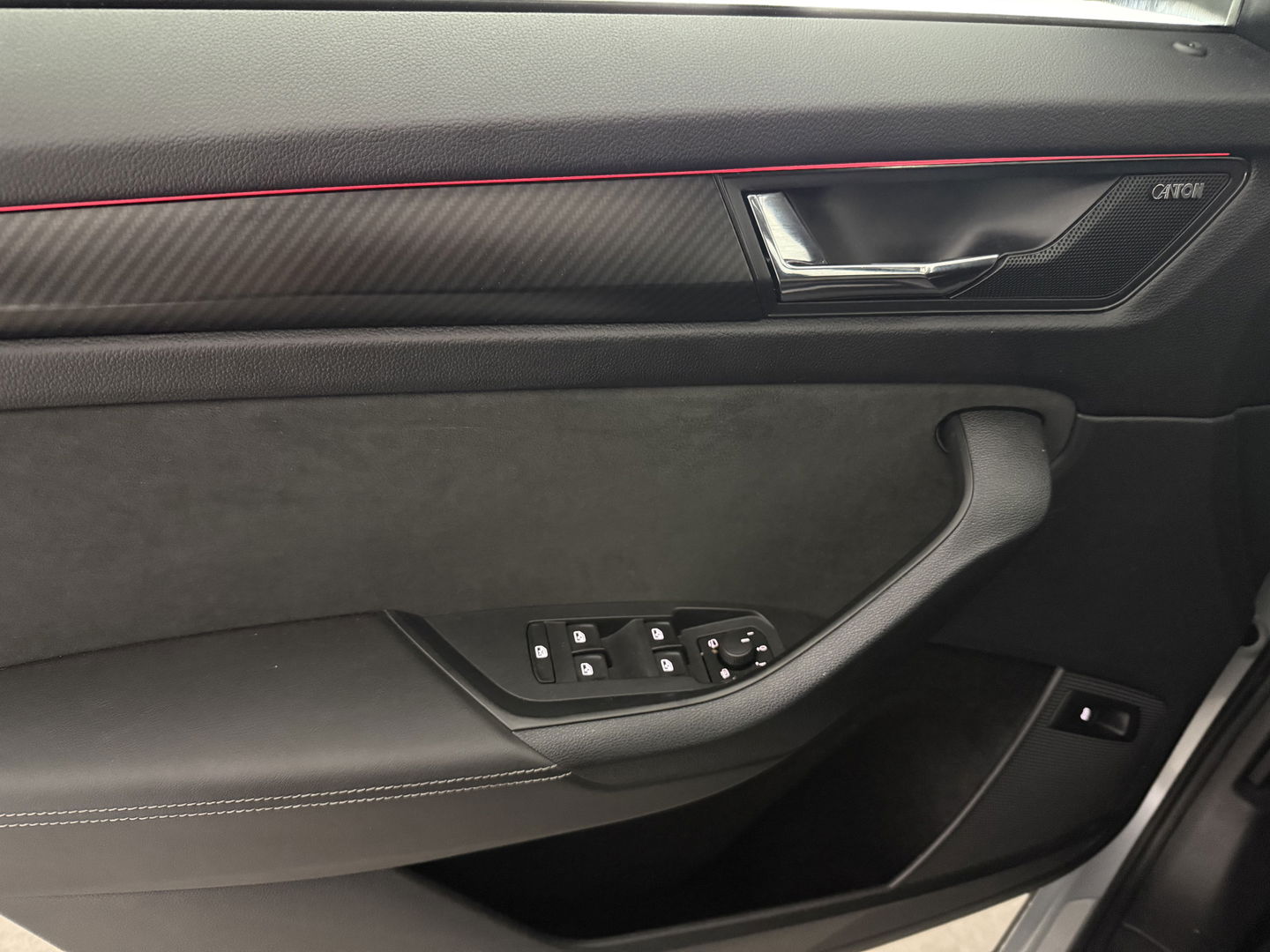 Škoda Kodiaq 1.5 TSI 150PK Sportline Business 7p | Pano | Sfeer | Virtual | Carplay | Trekh. | Camera | Stoel/stuurverw. | Adaptive Cruise | NAP