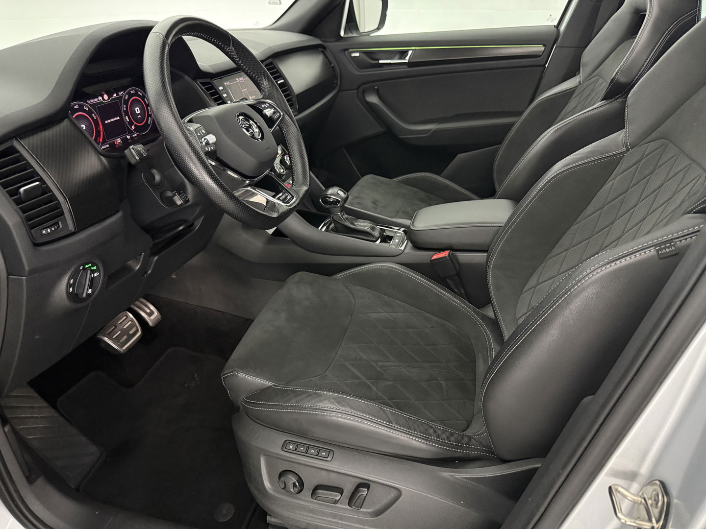 Škoda Kodiaq 1.5 TSI 150PK Sportline Business 7p | Pano | Sfeer | Virtual | Carplay | Trekh. | Camera | Stoel/stuurverw. | Adaptive Cruise | NAP