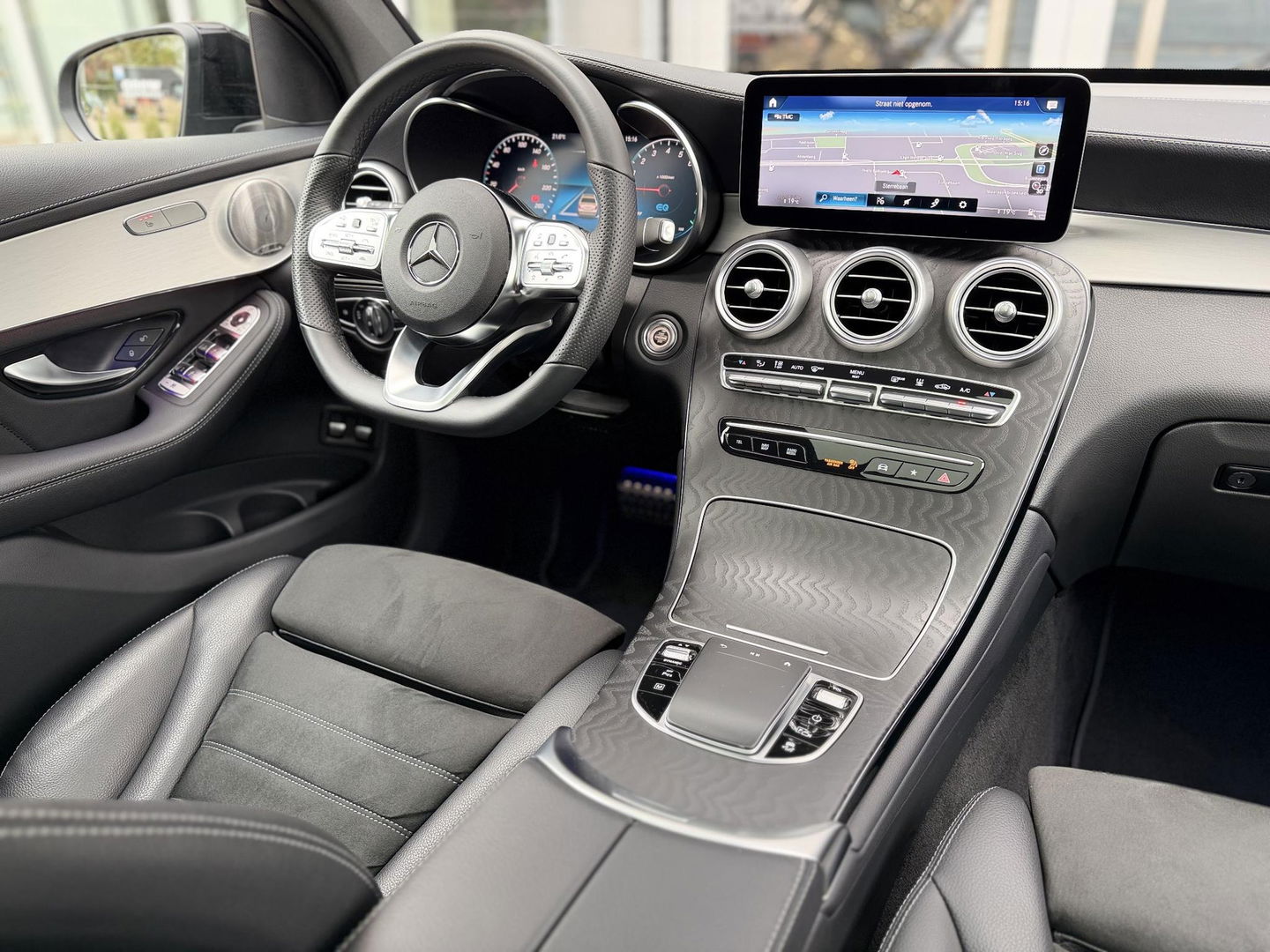 Mercedes-Benz GLC 300e 4MATIC Bus Sol. AMG Night|SOH94%|Pano|Ad.Cruise|Burmester|Carplay|Trekhaak