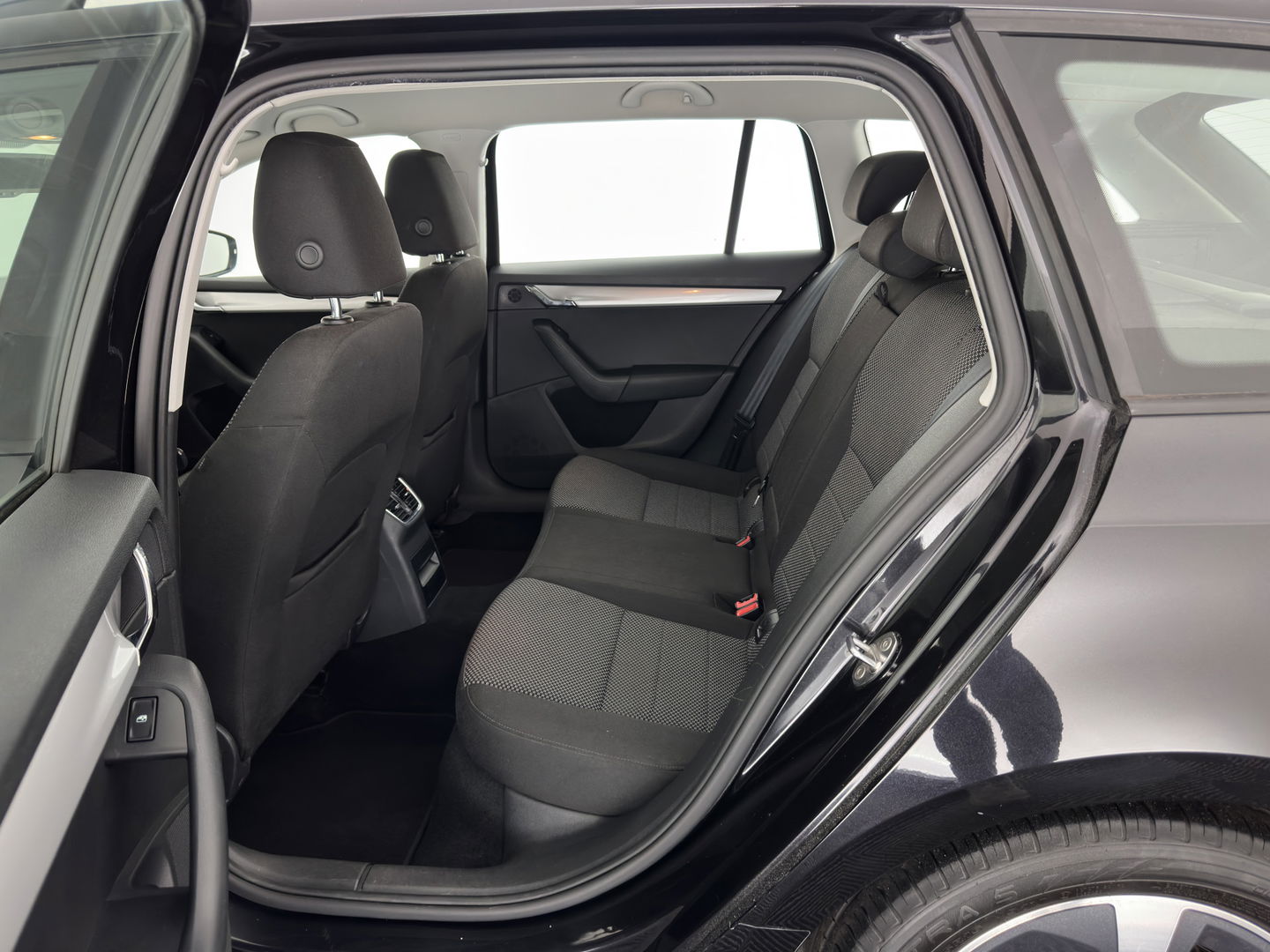 Škoda Octavia Combi 1.6 TDI Greenline Ambition Businessline (INCL.BTW) *NAVI-FULLMAP | COMFORT-SEATS | ECC | PDC | CRUISE | 16''ALU*