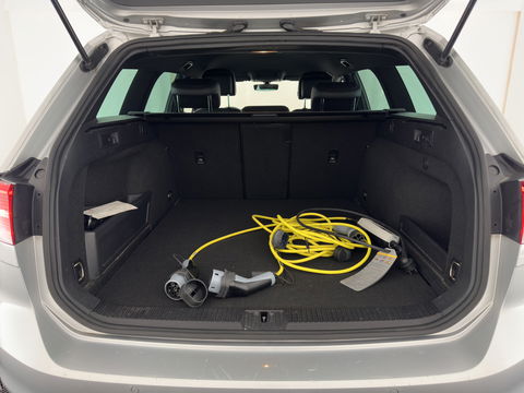 Volkswagen Passat Variant 1.4 TSI GTE (INCL.BTW) *HEAD-UP | FULL-LED | LEATHER-MICROFIBRE | DIGI-COCKPIT | KEYLESS | CAMERA | NAVI-FULLMAP | HEATED-COMFORTSEATS | AMBIENT-LIGHT | PRIVACY-GLASS | 17''ALU | TOWBAR*