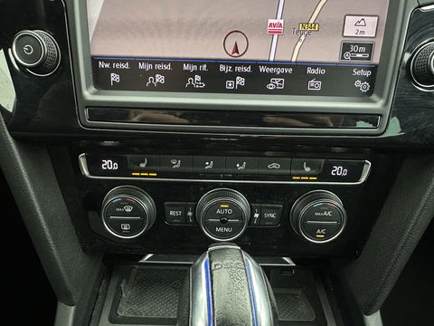 Volkswagen Passat Variant 1.4 TSI GTE (INCL.BTW) *HEAD-UP | FULL-LED | LEATHER-MICROFIBRE | DIGI-COCKPIT | KEYLESS | CAMERA | NAVI-FULLMAP | HEATED-COMFORTSEATS | AMBIENT-LIGHT | PRIVACY-GLASS | 17''ALU | TOWBAR*