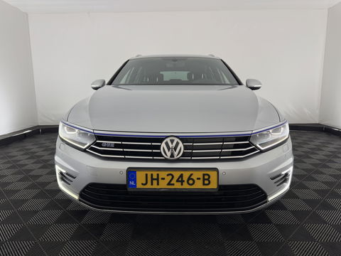 Volkswagen Passat Variant 1.4 TSI GTE (INCL.BTW) *HEAD-UP | FULL-LED | LEATHER-MICROFIBRE | DIGI-COCKPIT | KEYLESS | CAMERA | NAVI-FULLMAP | HEATED-COMFORTSEATS | AMBIENT-LIGHT | PRIVACY-GLASS | 17''ALU | TOWBAR*