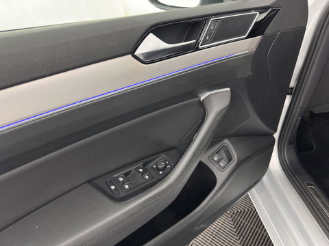 Volkswagen Passat Variant 1.4 TSI GTE (INCL.BTW) *HEAD-UP | FULL-LED | LEATHER-MICROFIBRE | DIGI-COCKPIT | KEYLESS | CAMERA | NAVI-FULLMAP | HEATED-COMFORTSEATS | AMBIENT-LIGHT | PRIVACY-GLASS | 17''ALU | TOWBAR*