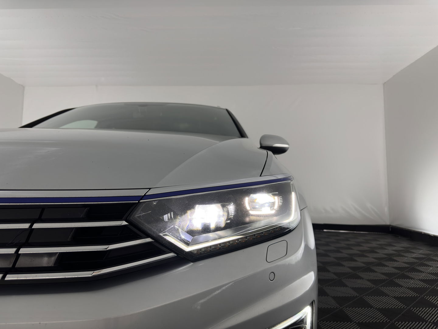 Volkswagen Passat Variant 1.4 TSI GTE (INCL.BTW) *HEAD-UP | FULL-LED | LEATHER-MICROFIBRE | DIGI-COCKPIT | KEYLESS | CAMERA | NAVI-FULLMAP | HEATED-COMFORTSEATS | AMBIENT-LIGHT | PRIVACY-GLASS | 17''ALU | TOWBAR*