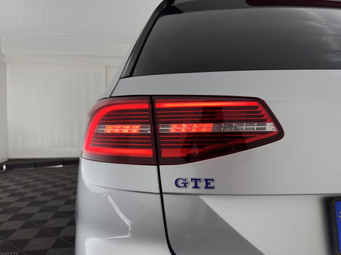 Volkswagen Passat Variant 1.4 TSI GTE (INCL.BTW) *HEAD-UP | FULL-LED | LEATHER-MICROFIBRE | DIGI-COCKPIT | KEYLESS | CAMERA | NAVI-FULLMAP | HEATED-COMFORTSEATS | AMBIENT-LIGHT | PRIVACY-GLASS | 17''ALU | TOWBAR*