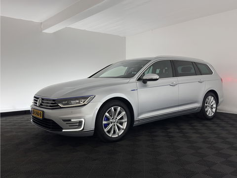 Volkswagen Passat Variant 1.4 TSI GTE (INCL.BTW) *HEAD-UP | FULL-LED | LEATHER-MICROFIBRE | DIGI-COCKPIT | KEYLESS | CAMERA | NAVI-FULLMAP | HEATED-COMFORTSEATS | AMBIENT-LIGHT | PRIVACY-GLASS | 17''ALU | TOWBAR*