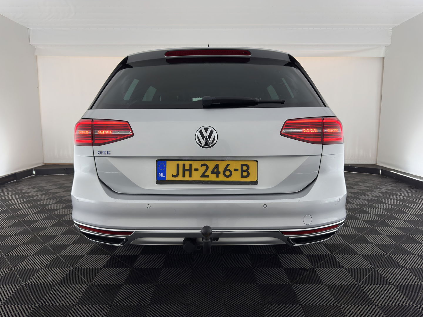 Volkswagen Passat Variant 1.4 TSI GTE (INCL.BTW) *HEAD-UP | FULL-LED | LEATHER-MICROFIBRE | DIGI-COCKPIT | KEYLESS | CAMERA | NAVI-FULLMAP | HEATED-COMFORTSEATS | AMBIENT-LIGHT | PRIVACY-GLASS | 17''ALU | TOWBAR*
