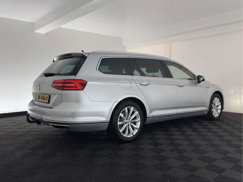 Volkswagen Passat Variant 1.4 TSI GTE (INCL.BTW) *HEAD-UP | FULL-LED | LEATHER-MICROFIBRE | DIGI-COCKPIT | KEYLESS | CAMERA | NAVI-FULLMAP | HEATED-COMFORTSEATS | AMBIENT-LIGHT | PRIVACY-GLASS | 17''ALU | TOWBAR*