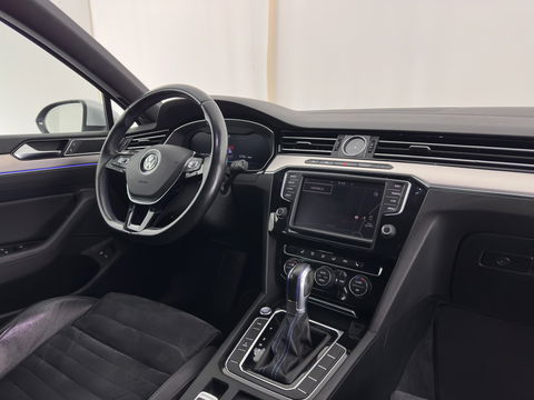 Volkswagen Passat Variant 1.4 TSI GTE (INCL.BTW) *HEAD-UP | FULL-LED | LEATHER-MICROFIBRE | DIGI-COCKPIT | KEYLESS | CAMERA | NAVI-FULLMAP | HEATED-COMFORTSEATS | AMBIENT-LIGHT | PRIVACY-GLASS | 17''ALU | TOWBAR*