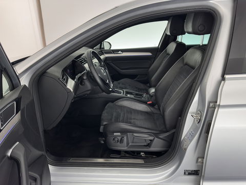 Volkswagen Passat Variant 1.4 TSI GTE (INCL.BTW) *HEAD-UP | FULL-LED | LEATHER-MICROFIBRE | DIGI-COCKPIT | KEYLESS | CAMERA | NAVI-FULLMAP | HEATED-COMFORTSEATS | AMBIENT-LIGHT | PRIVACY-GLASS | 17''ALU | TOWBAR*