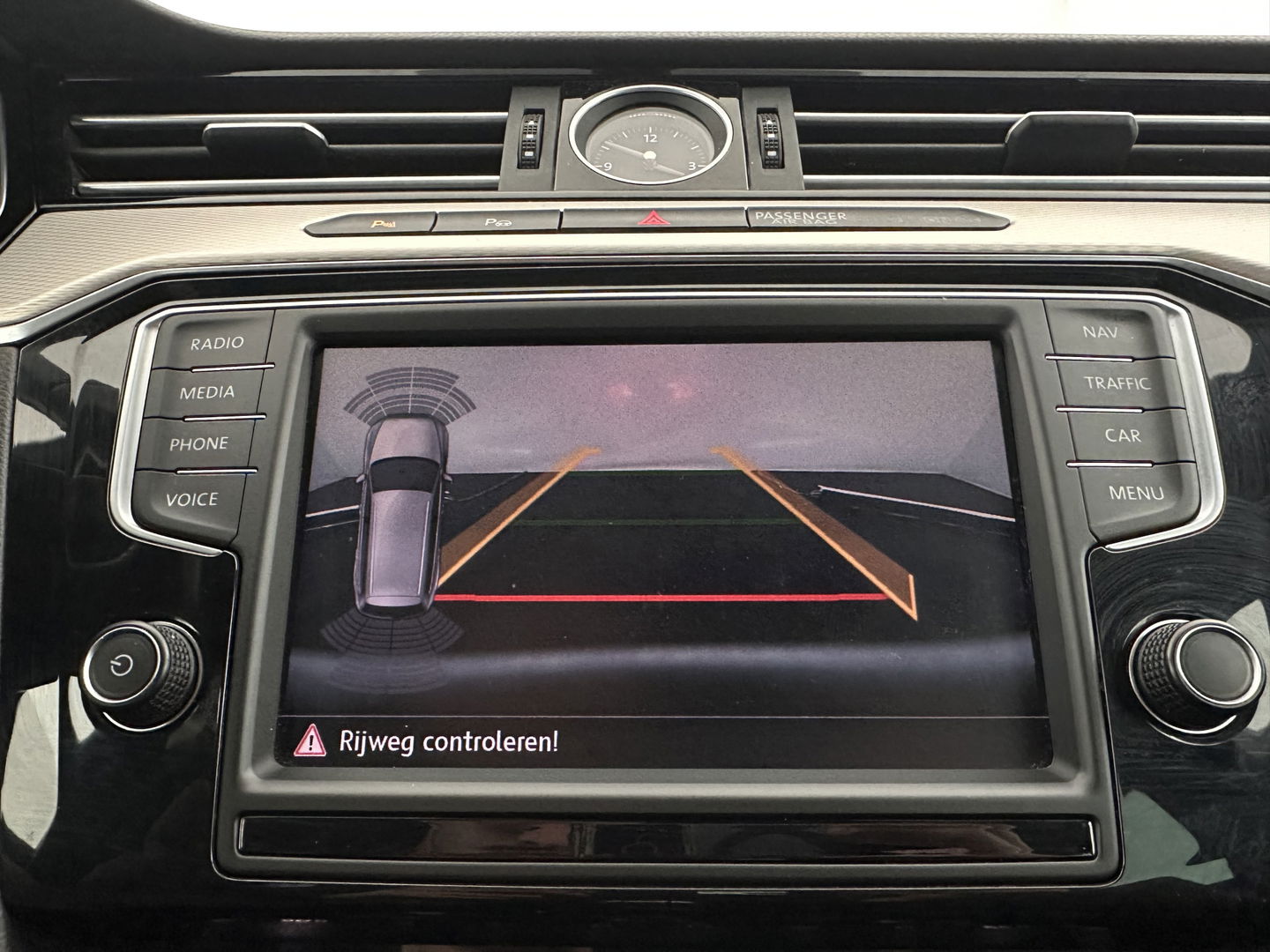 Volkswagen Passat Variant 1.4 TSI GTE (INCL.BTW) *HEAD-UP | FULL-LED | LEATHER-MICROFIBRE | DIGI-COCKPIT | KEYLESS | CAMERA | NAVI-FULLMAP | HEATED-COMFORTSEATS | AMBIENT-LIGHT | PRIVACY-GLASS | 17''ALU | TOWBAR*