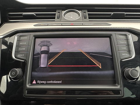 Volkswagen Passat Variant 1.4 TSI GTE (INCL.BTW) *HEAD-UP | FULL-LED | LEATHER-MICROFIBRE | DIGI-COCKPIT | KEYLESS | CAMERA | NAVI-FULLMAP | HEATED-COMFORTSEATS | AMBIENT-LIGHT | PRIVACY-GLASS | 17''ALU | TOWBAR*