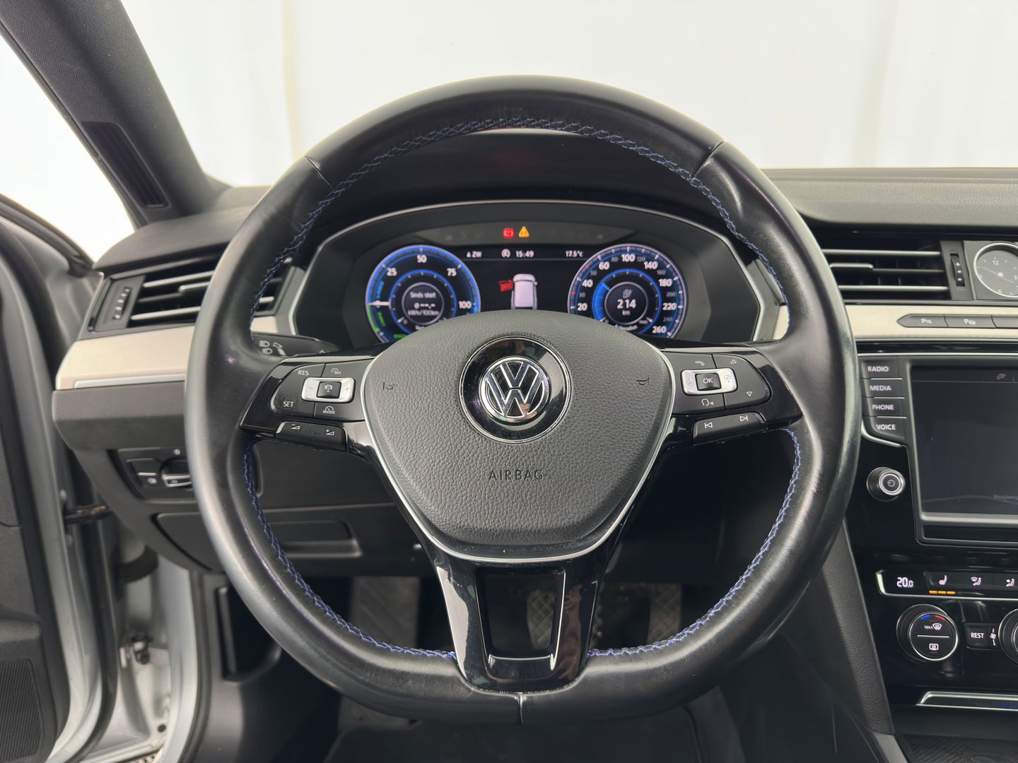 Volkswagen Passat Variant 1.4 TSI GTE (INCL.BTW) *HEAD-UP | FULL-LED | LEATHER-MICROFIBRE | DIGI-COCKPIT | KEYLESS | CAMERA | NAVI-FULLMAP | HEATED-COMFORTSEATS | AMBIENT-LIGHT | PRIVACY-GLASS | 17''ALU | TOWBAR*