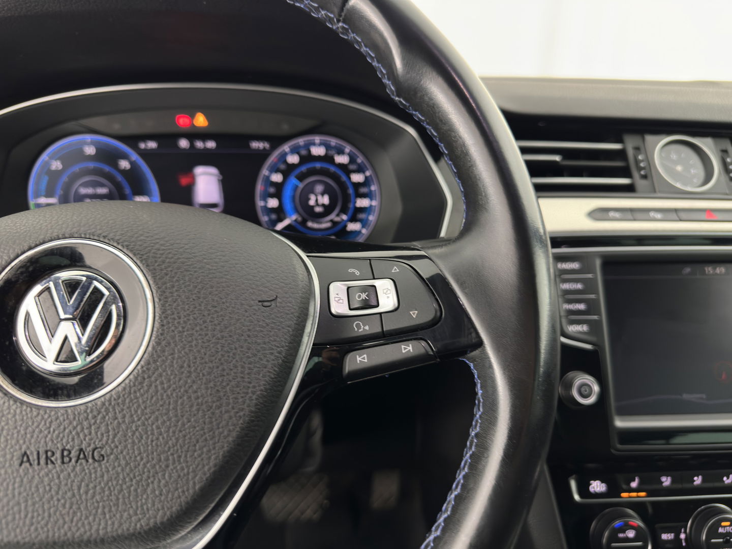 Volkswagen Passat Variant 1.4 TSI GTE (INCL.BTW) *HEAD-UP | FULL-LED | LEATHER-MICROFIBRE | DIGI-COCKPIT | KEYLESS | CAMERA | NAVI-FULLMAP | HEATED-COMFORTSEATS | AMBIENT-LIGHT | PRIVACY-GLASS | 17''ALU | TOWBAR*