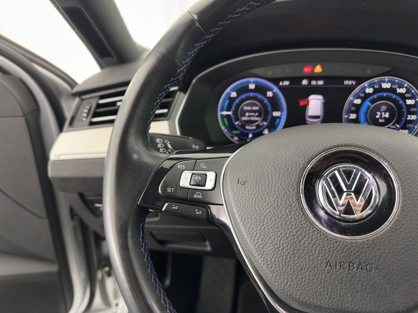 Volkswagen Passat Variant 1.4 TSI GTE (INCL.BTW) *HEAD-UP | FULL-LED | LEATHER-MICROFIBRE | DIGI-COCKPIT | KEYLESS | CAMERA | NAVI-FULLMAP | HEATED-COMFORTSEATS | AMBIENT-LIGHT | PRIVACY-GLASS | 17''ALU | TOWBAR*