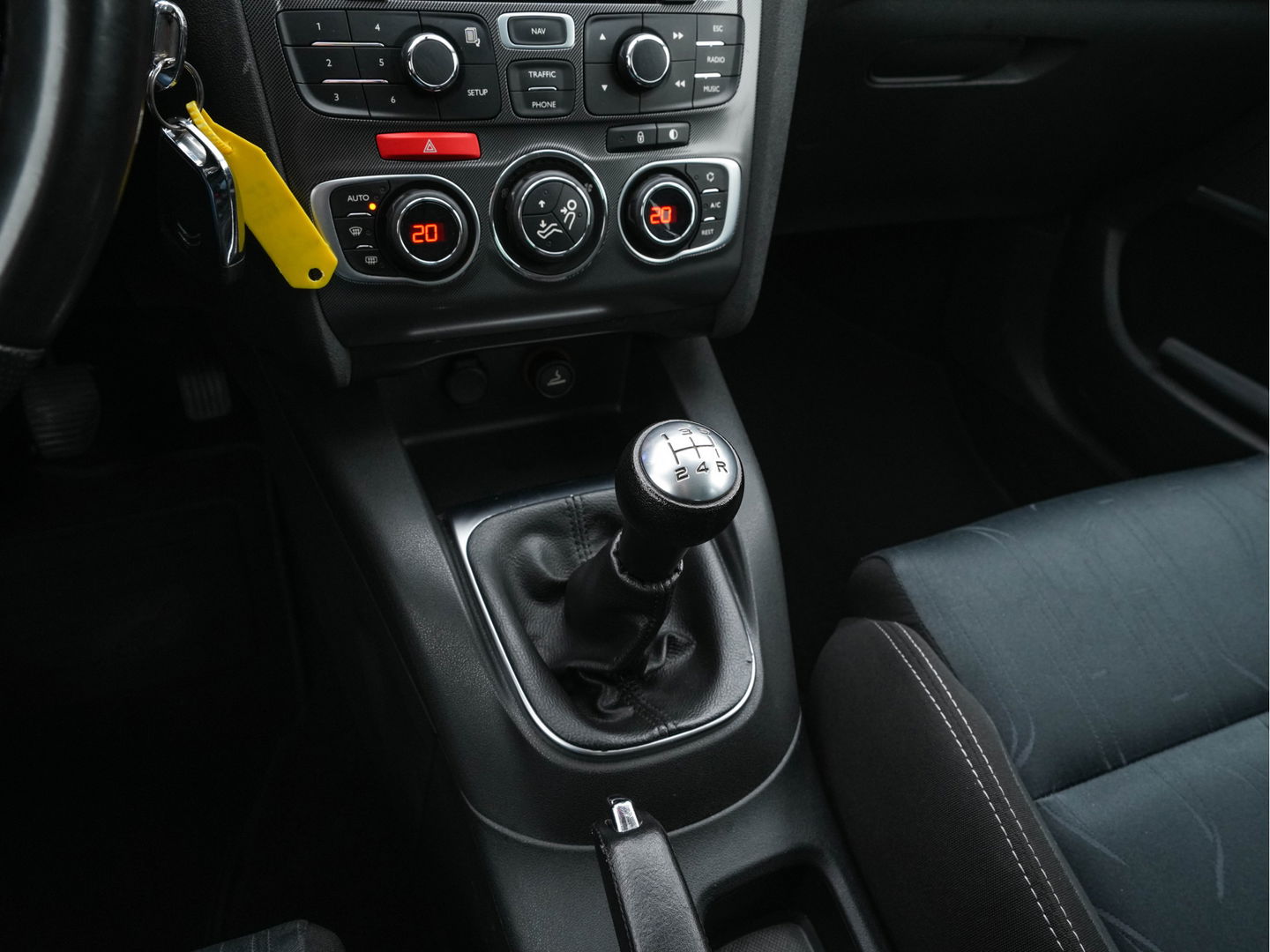 Citroën C4 1.6 HDi Ligne Business *NAVI-FULLMAP | ECC | PDC | CRUISE | TOWBAR | COMFORT-SEATS | PRIVACY-GLASS | 16''ALU*