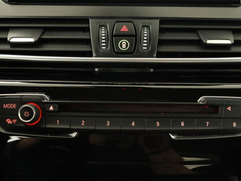 BMW 2 Serie Active Tourer 220i High Executive | Trekhaak | Head-up display | Cruise Control | lederen bekleding | LED koplampen | Navigatie | Stoelverwarming | LMV 17 |